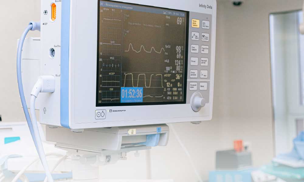 Vital Signs Monitor vs. Patient Monitor: Which Do You Need? - CardiacDirect